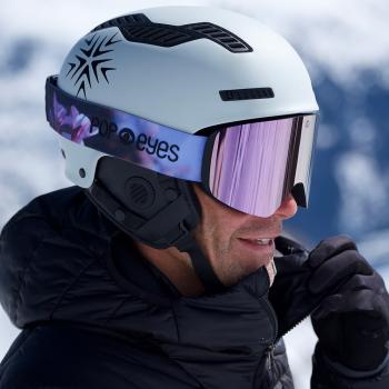 JAMIE Wild Floral Sky – Skibrille mit Zubehör und Aufbewahrungsbeutel Helmansicht